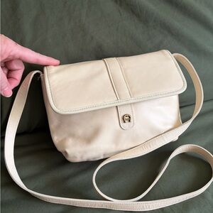 VINTAGE!!! Etienne Aigner Leather Crossbody bag🤩 Cream Color